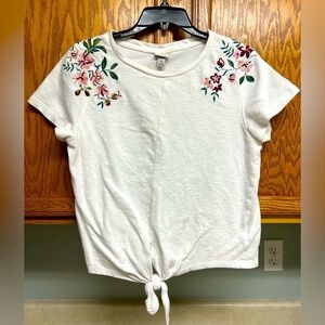 A new day cropped white tee with front tie and floral embroidery‎ on shoulders